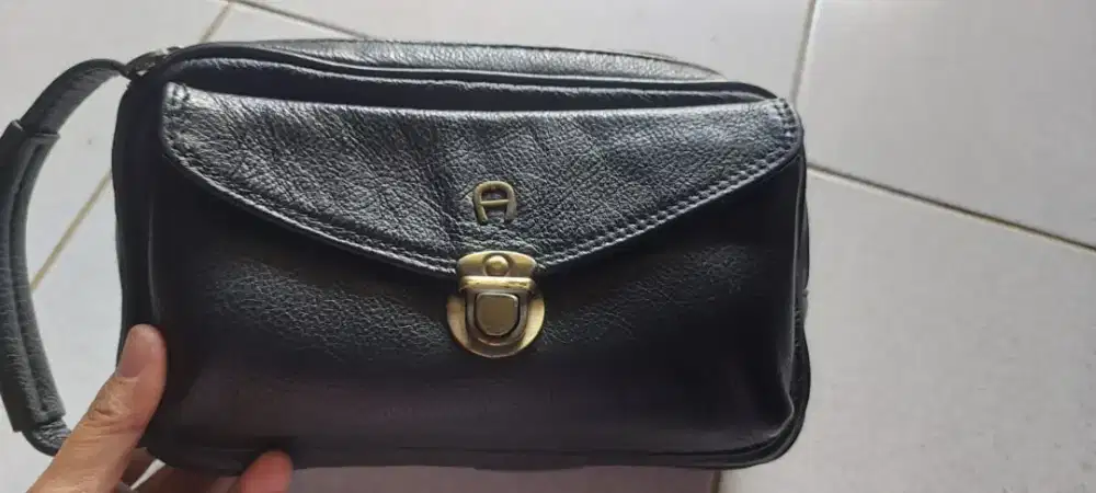 Tas tangan aigner pria masih bagus