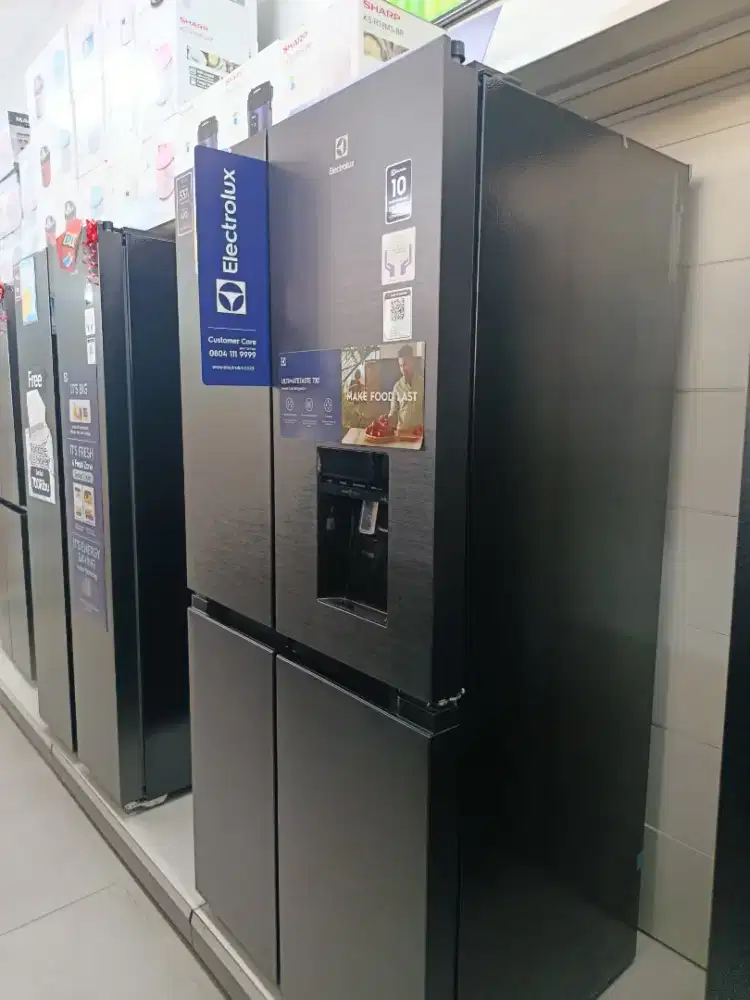 Kulkas Electrolux side by side 492L