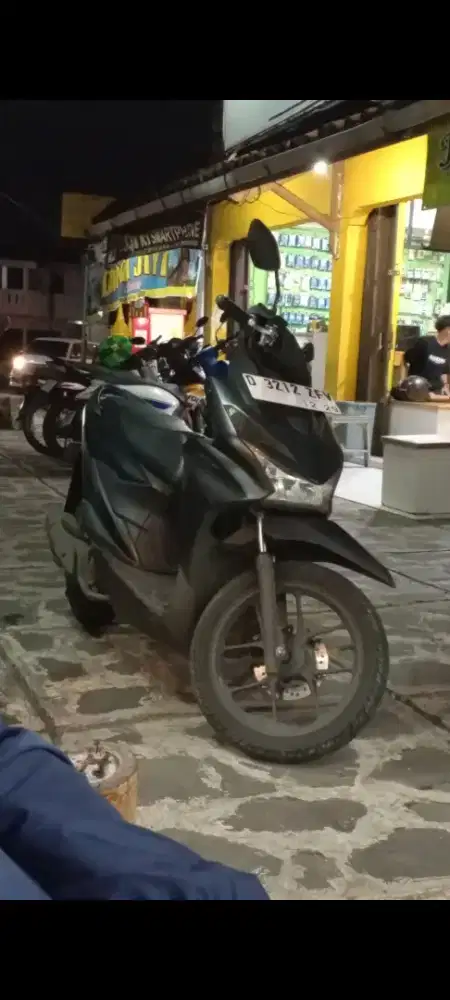 BEAT DELUXE 2024 MATTE BLACK