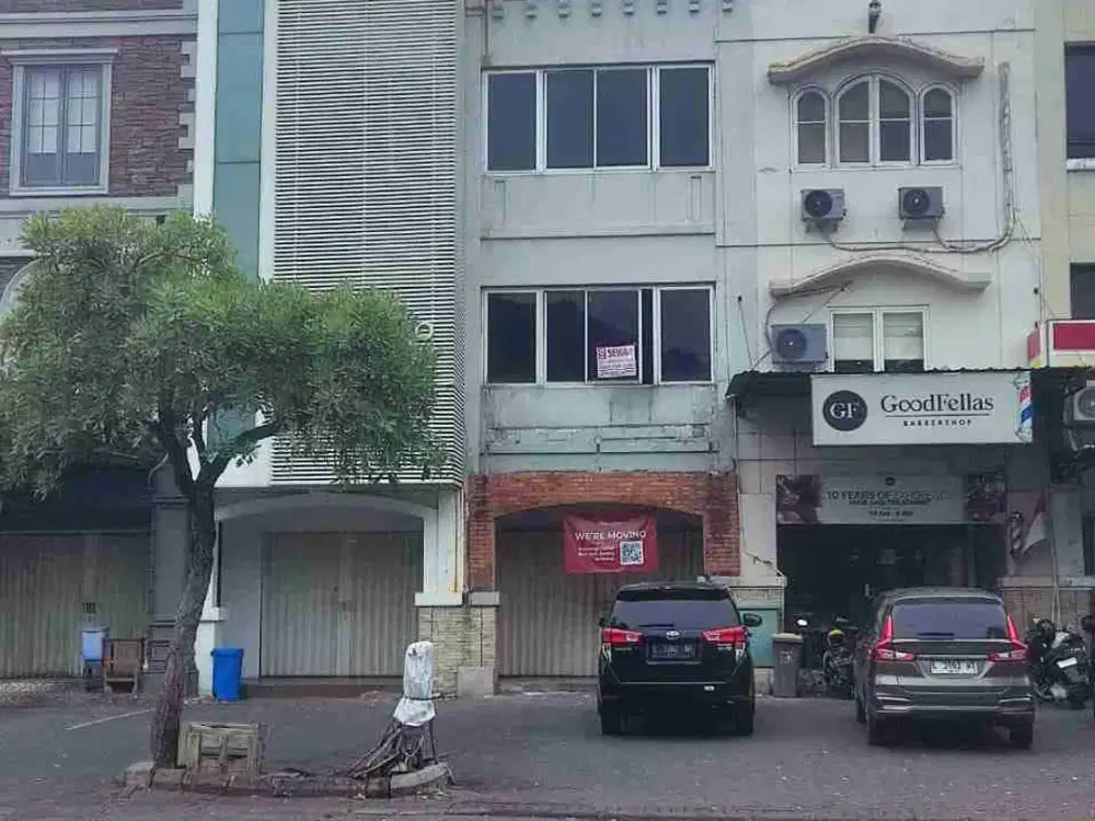 Rk Bukit Darmo Golf, Rota Salon, Yamaha Music, UOB Bank, Alfamart, Rame