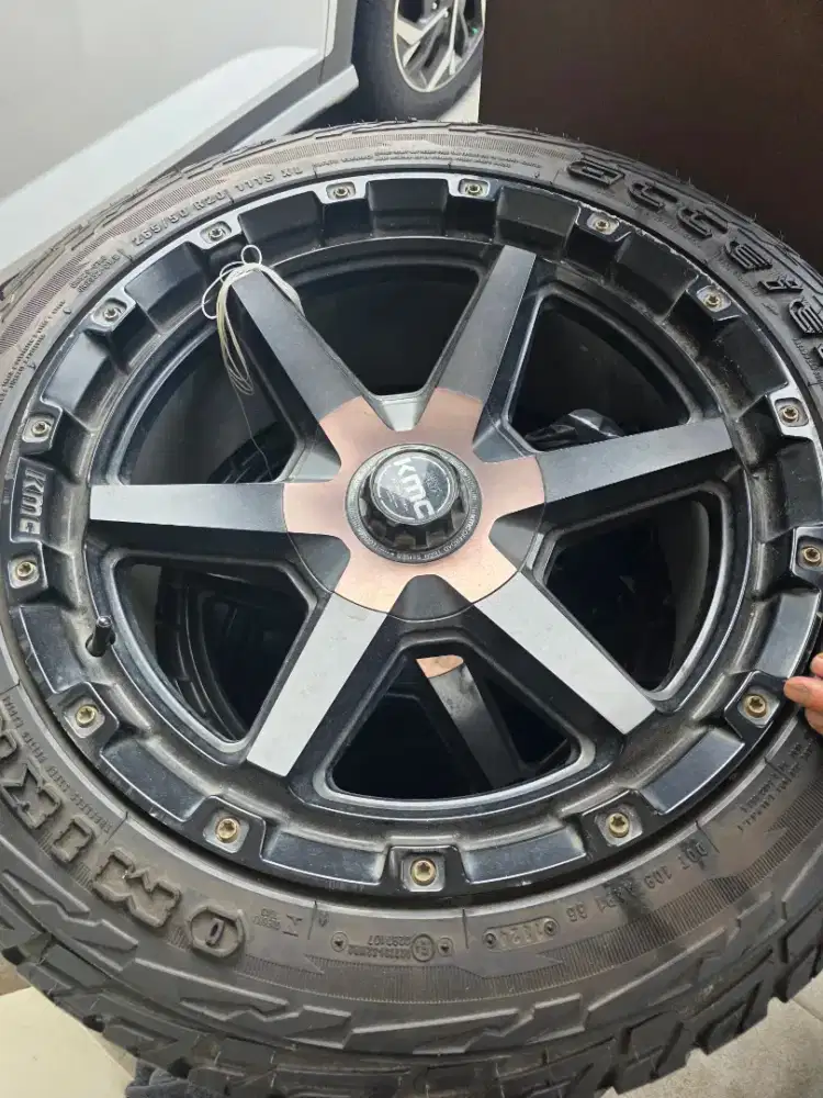 Jual Velg Fortuner Set + Ban (90%) ring 20 KMC