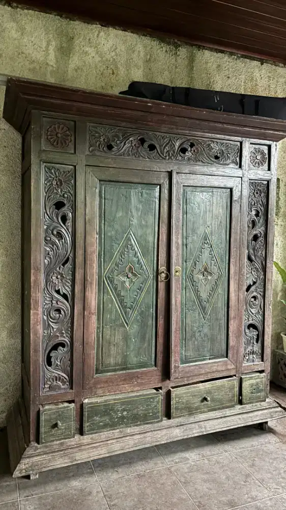 lemari antik dr kayu jati