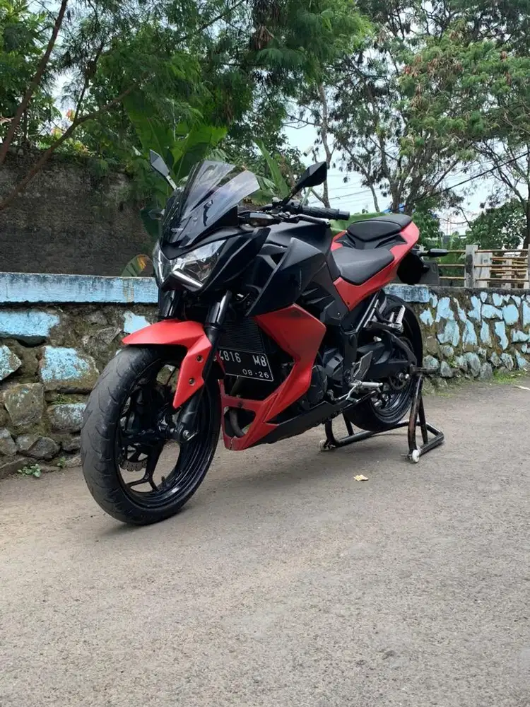 Kawazaki Z 250 merah
