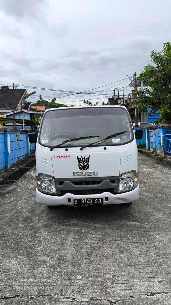 Mobil isuzu traga 2021