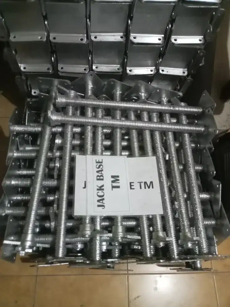 Aksesoris scaffolding Jack base TM