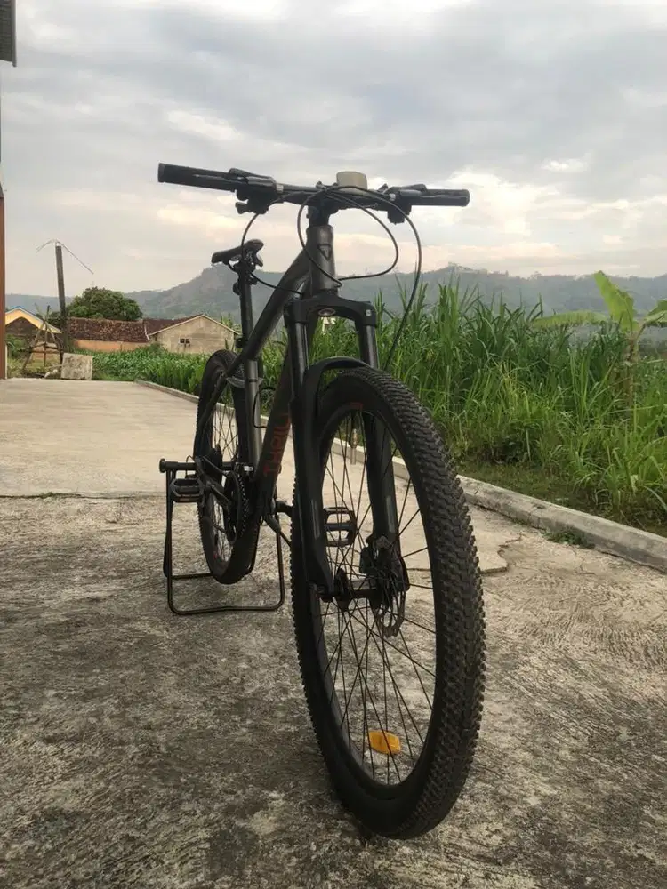 Sepeda Thrill Cleave Hitam