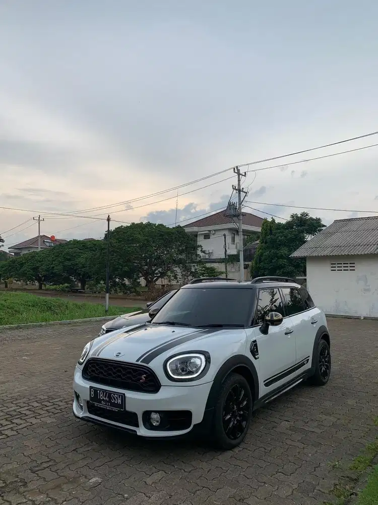 Mini Cooper S Countryman 2017/2018 putih