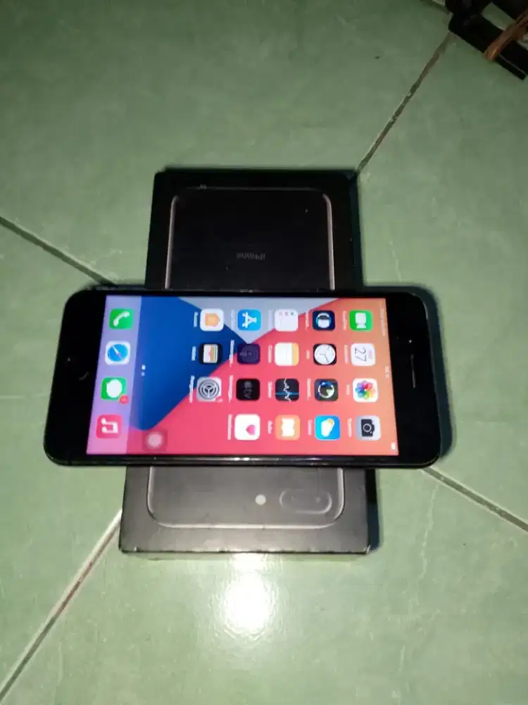 Iphone 7 plus 128GB fullset bisa semua kartu ada minusnya