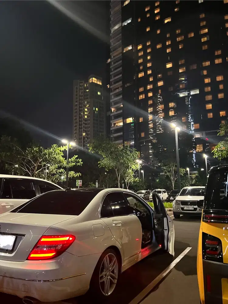 Mercedes-Benz C300 2011 Bensin