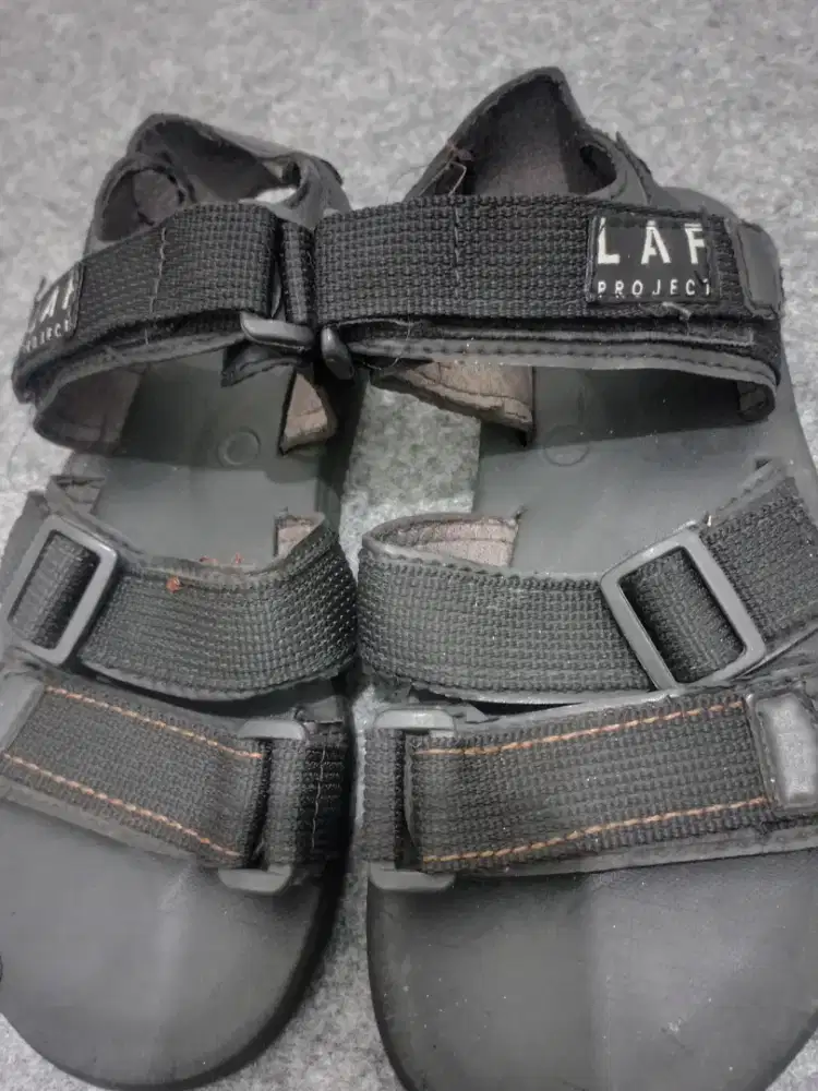 Bundling sendal pria wanita  laff dan tote bag