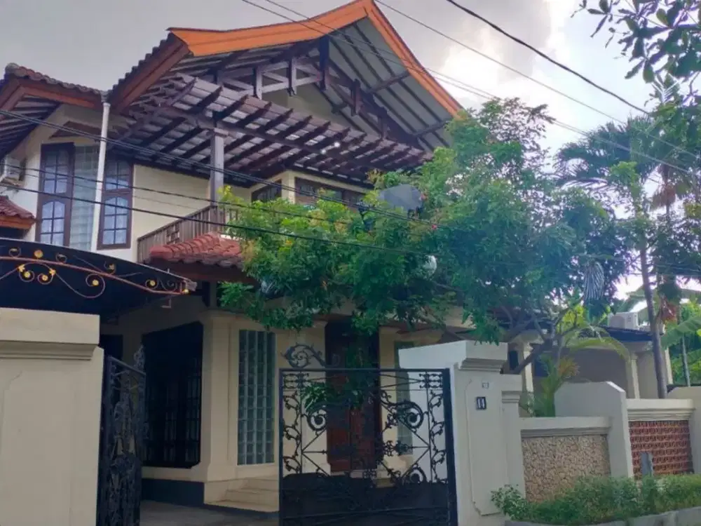 Rumah Besar dan Mewah 2 Lantai Dijual, di Renon Denpasar