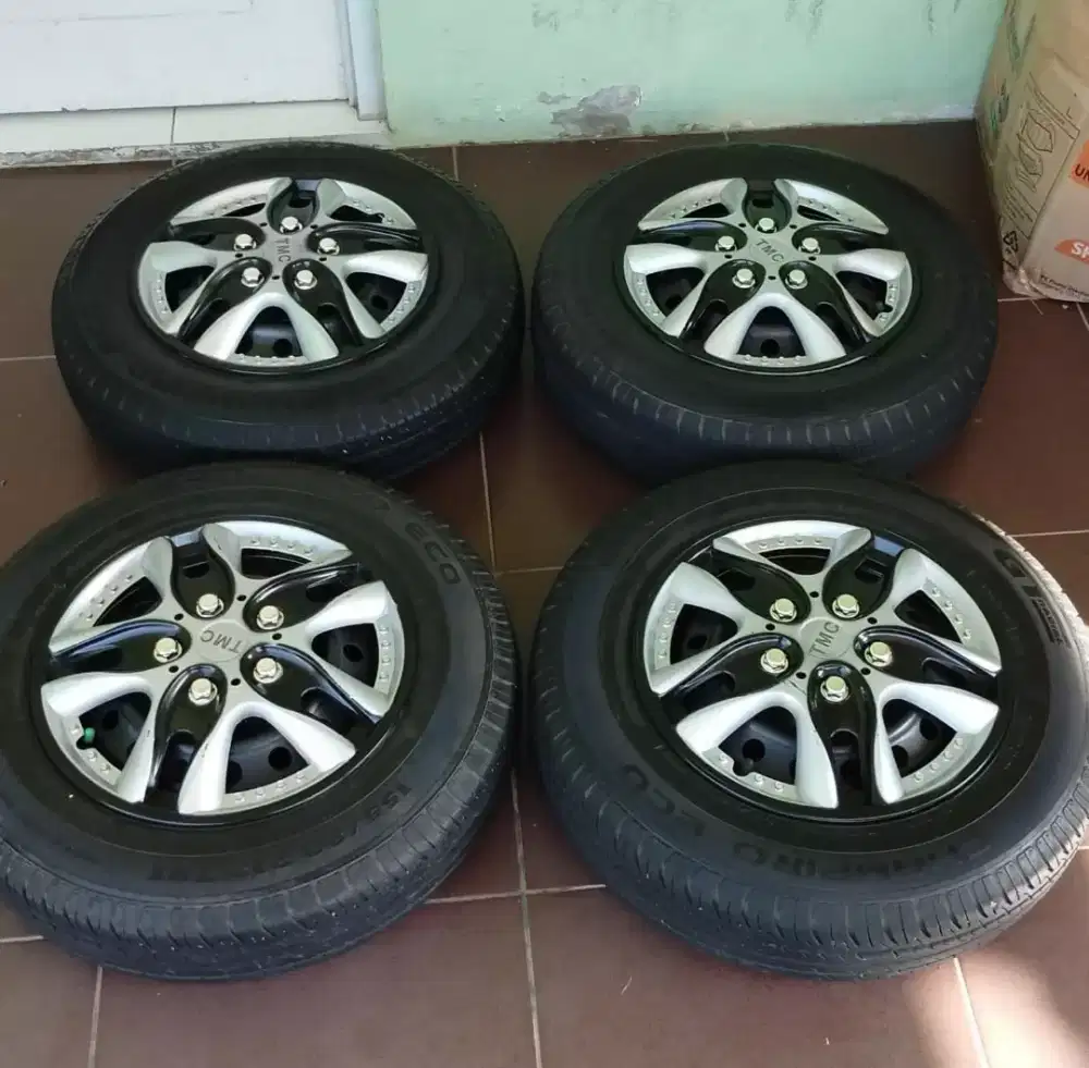Di jual cepat pelek kaleng+ban R13 4set lokasi bsd