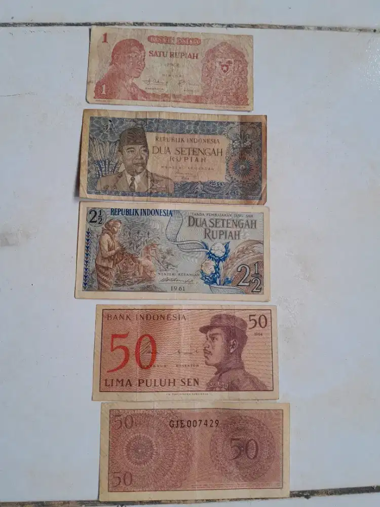 Mainan semasa kecil . Uang jadul .