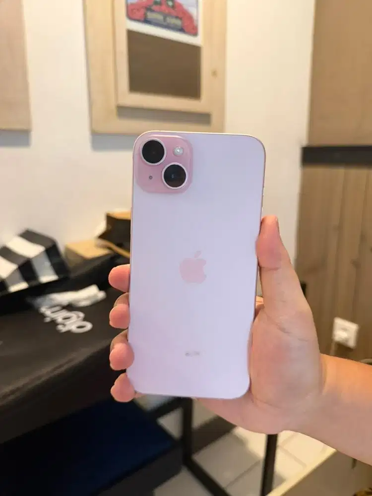 Dijual iPhone 15 Plus 128GB Pink – Mulus, Original, Fullset