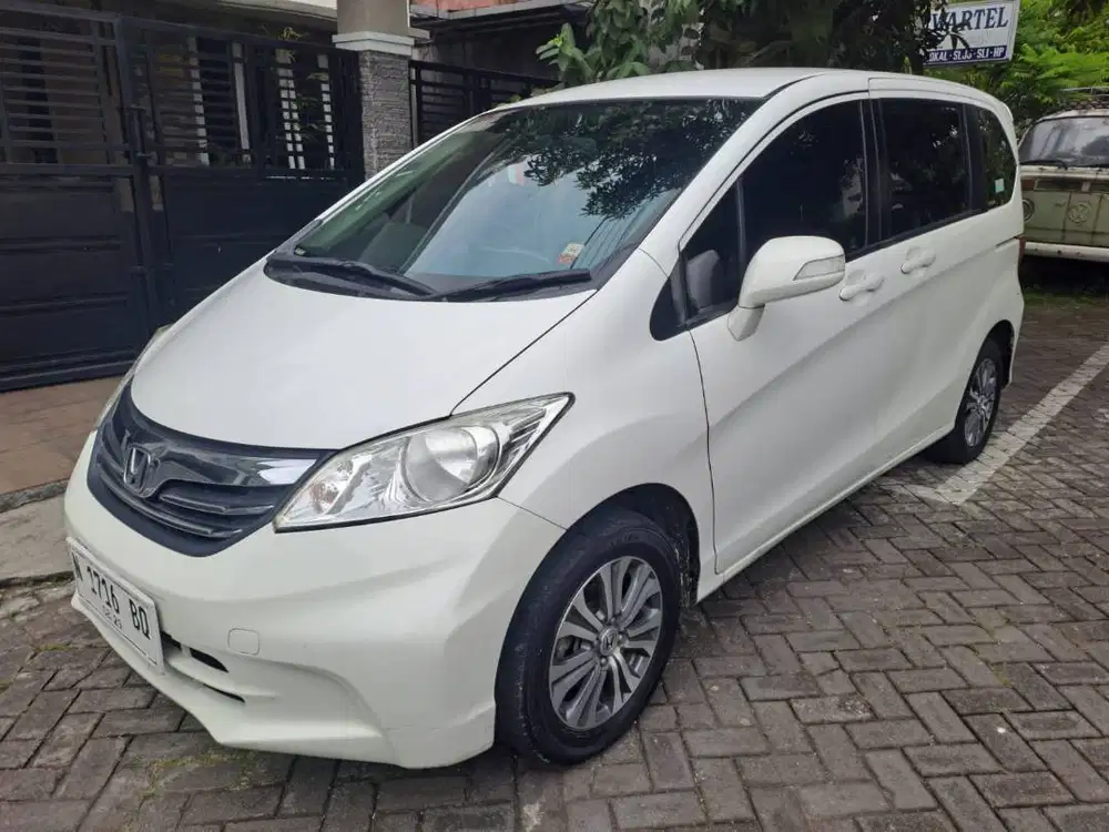 HONDA FREED S PSD 2014 AT MATIC PUTIH - KM RENDAH, TANGAN PERTAMA!