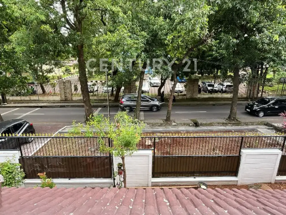 Rumah  Luas Tanah 650 M² Lebak Bulus Pinggir Jalan Utama