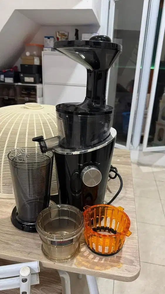 Hurom Slow Juicer
