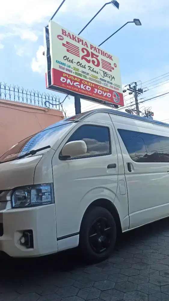 hiace commuter 2014
