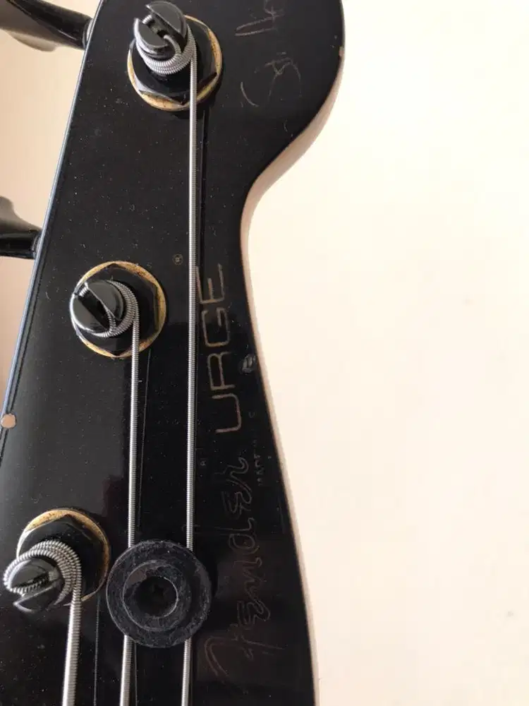 Bass Fender USA urge artis series