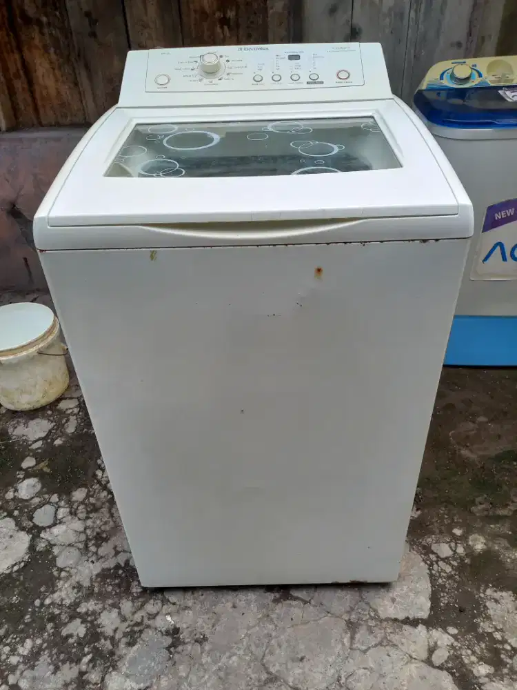 Mesin cuci electrolux