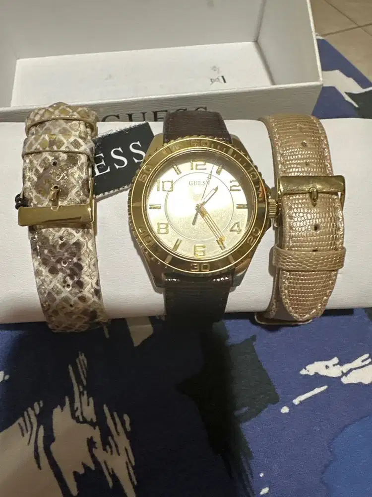 Jam tangan Guess