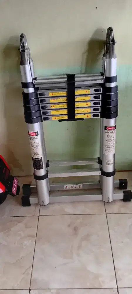 Tangga teleskopik A 5 meter