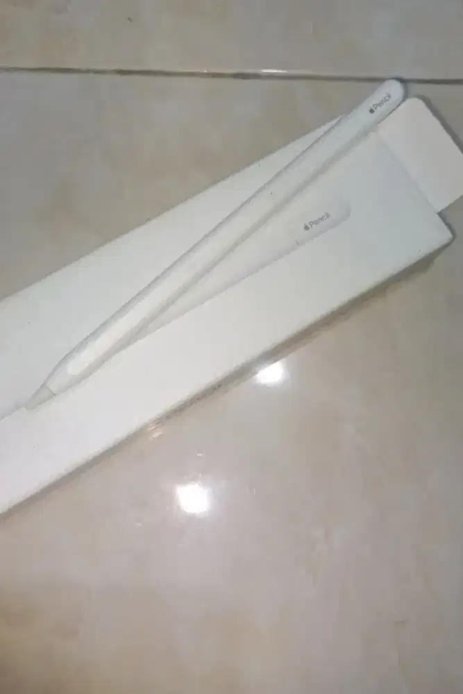 sebuah Apple pencil ( USB - C )