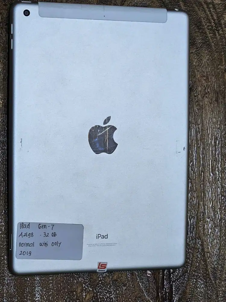 DIJUAL ipad apple gen 7 / a2198 / 2019 / silver SECONDHAND / 32 GB