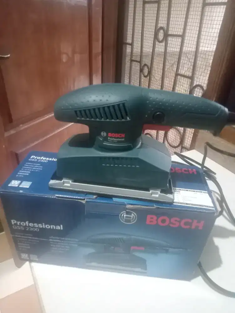 Mesin Amplas BOSCH type GSS 2300