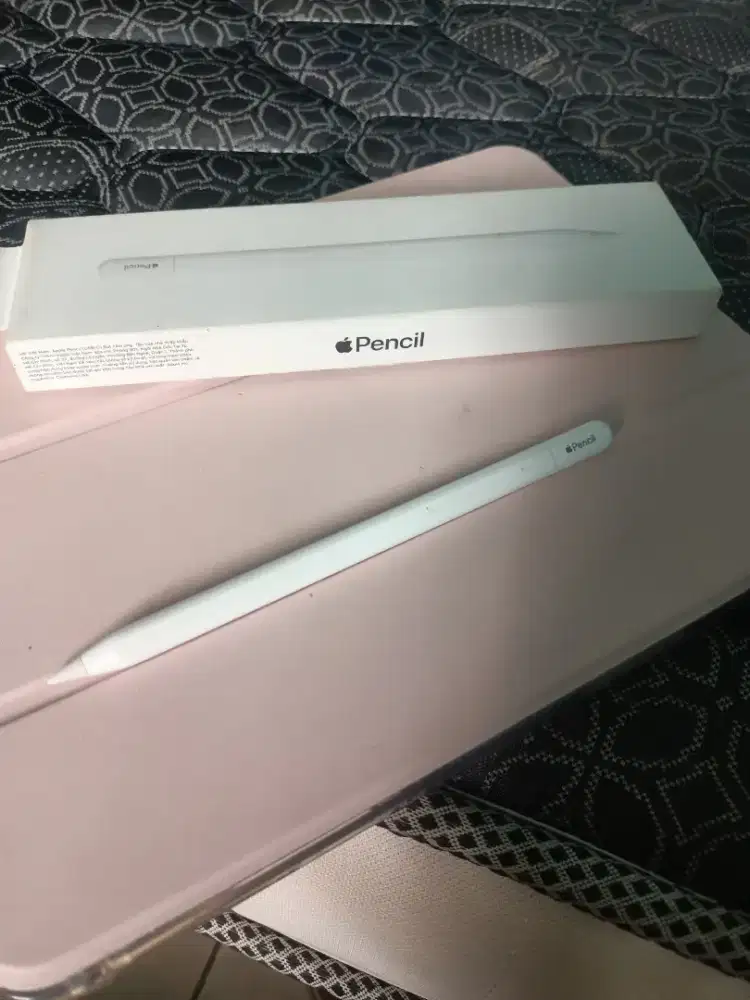 sebuah Apple pencil ( USB - C )