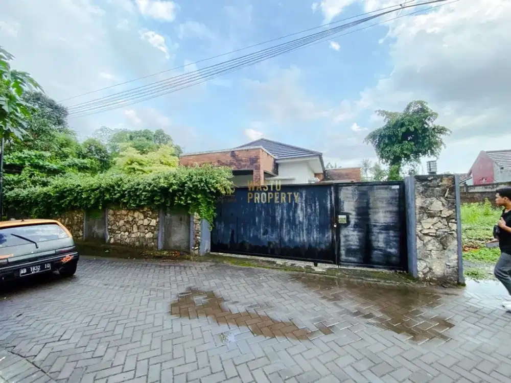 RUMAH SECONDARY TANAH LUAS COCOK UNTUK KOST ATAU HOMESTAY DI MLATI SLEMAN!