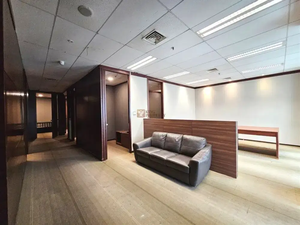 Kantor Prestisius di Equity Tower SCBD Sudirman Dengan Luas 221m2 Sudah Tersedia 10 Sekat, Representatif untuk Perusahaan Nasional & Multinasional