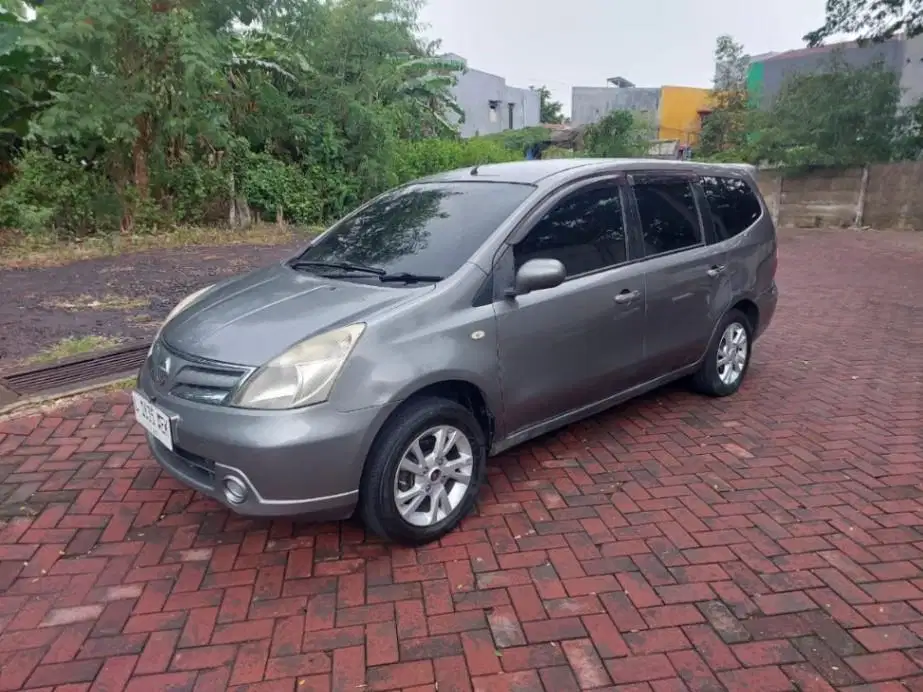 DP MURAH Nissan Grand Livina 1.5 SV Bensin Matic 2011 Abu-Abu AEK