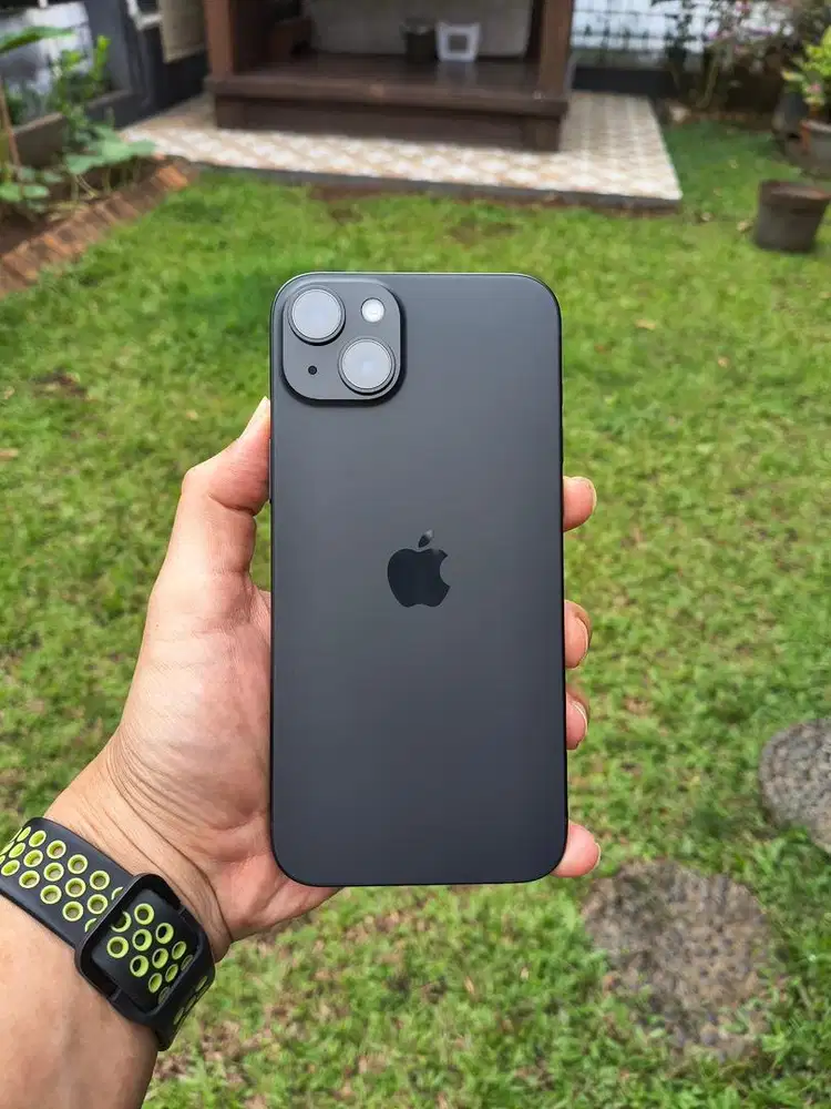 APPLE iPhone 15 Plus Black 128 GB Garansi Resmi GDN Aktif Like New