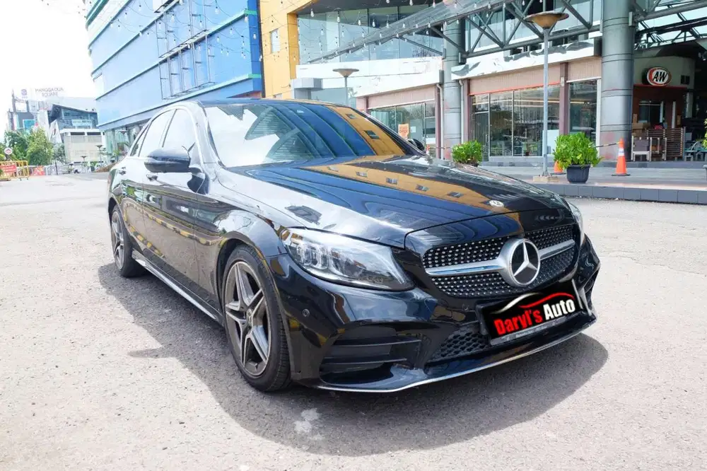 Mercedes Benz C300 2.0 AMG Line AT LIKE NEW