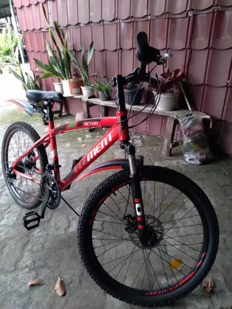 Sepeda Gunung Element merah