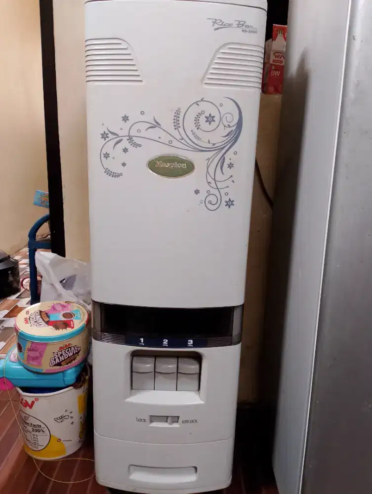 Rice box .tempat penyimpanan beras