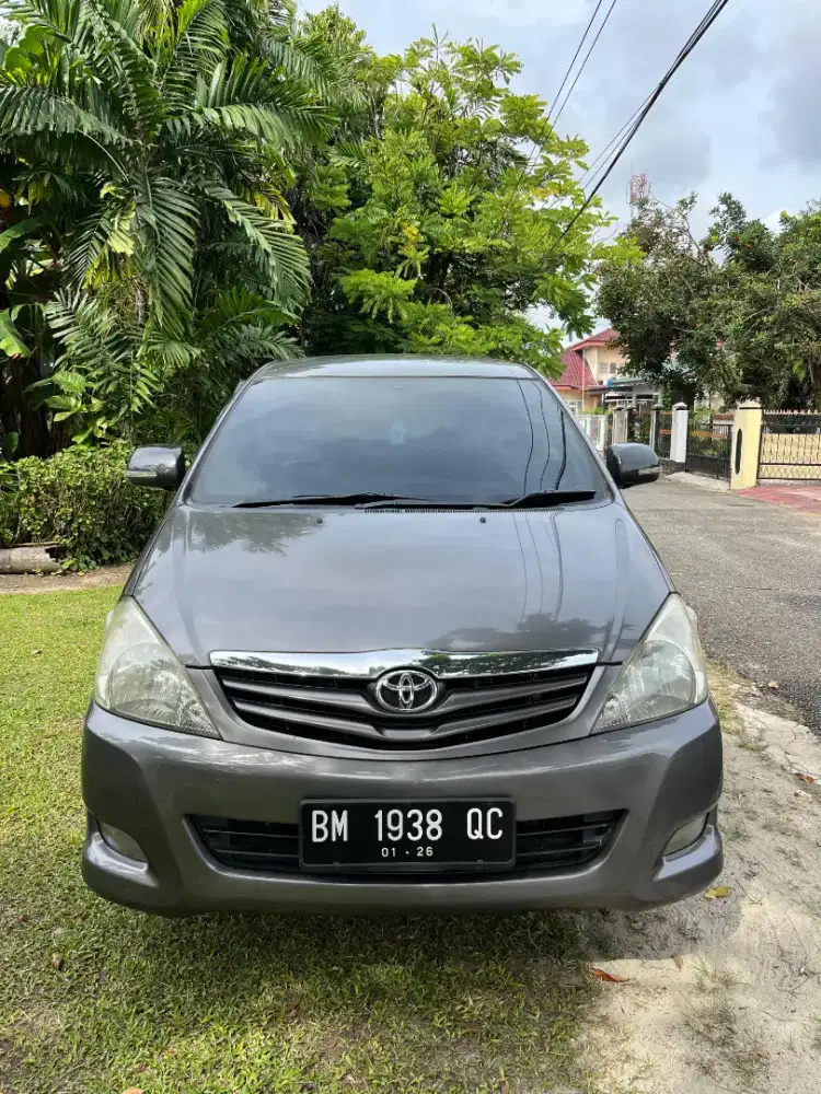 Kijang innova g metik bensin 2011