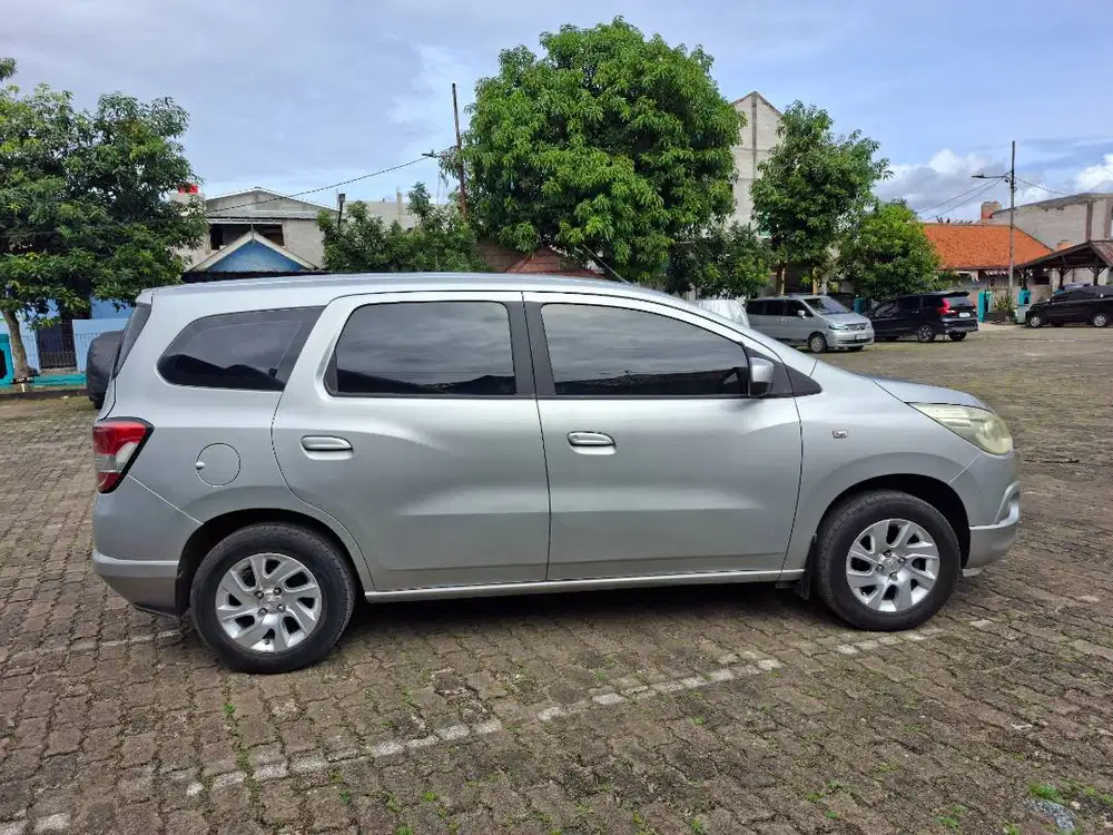 Dijual Chevrolet Spin 2013
