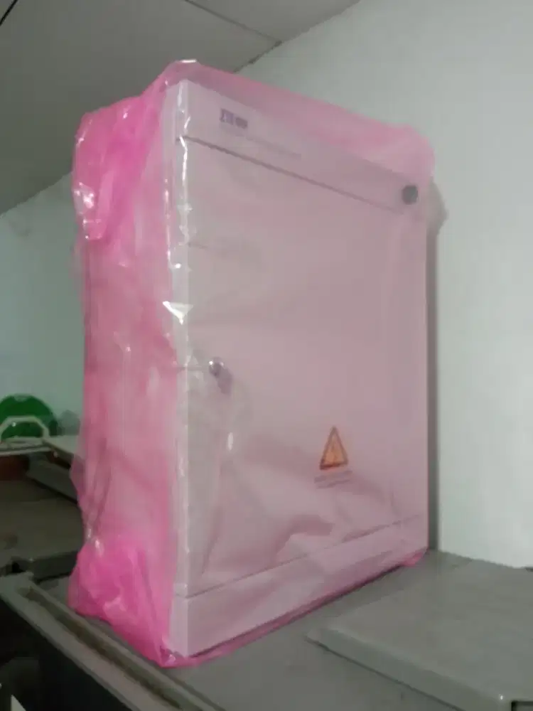 PANEL BOX ZTE KONDISI BARU BELUM TERPAKAI
70 X 60 X 30,5 (CM)/ NETT