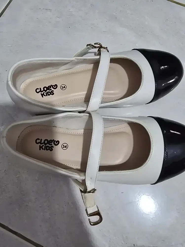 Cloev kids size 34 warna putih