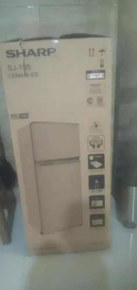Dijual Kulkas 2 pintu Sharp SJ 195