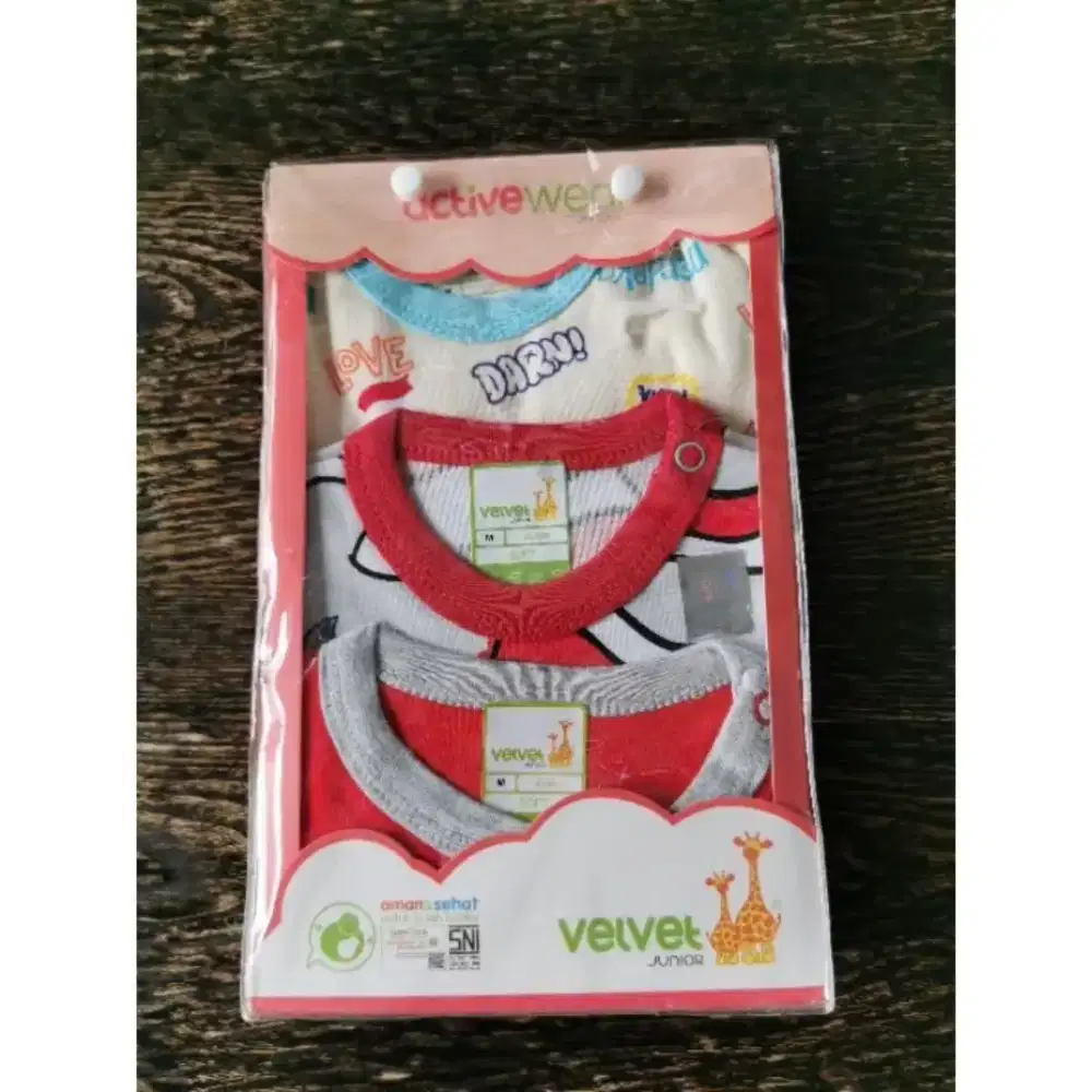 Velvet Junior x Damn I love Indonesia! size M