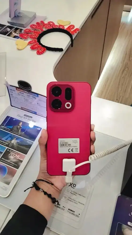 Oppo Find X9 7025mAh
