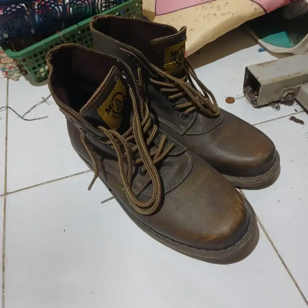 Sepatu Kulit Asli Mr.LA Original No.43 Kondisi 90%