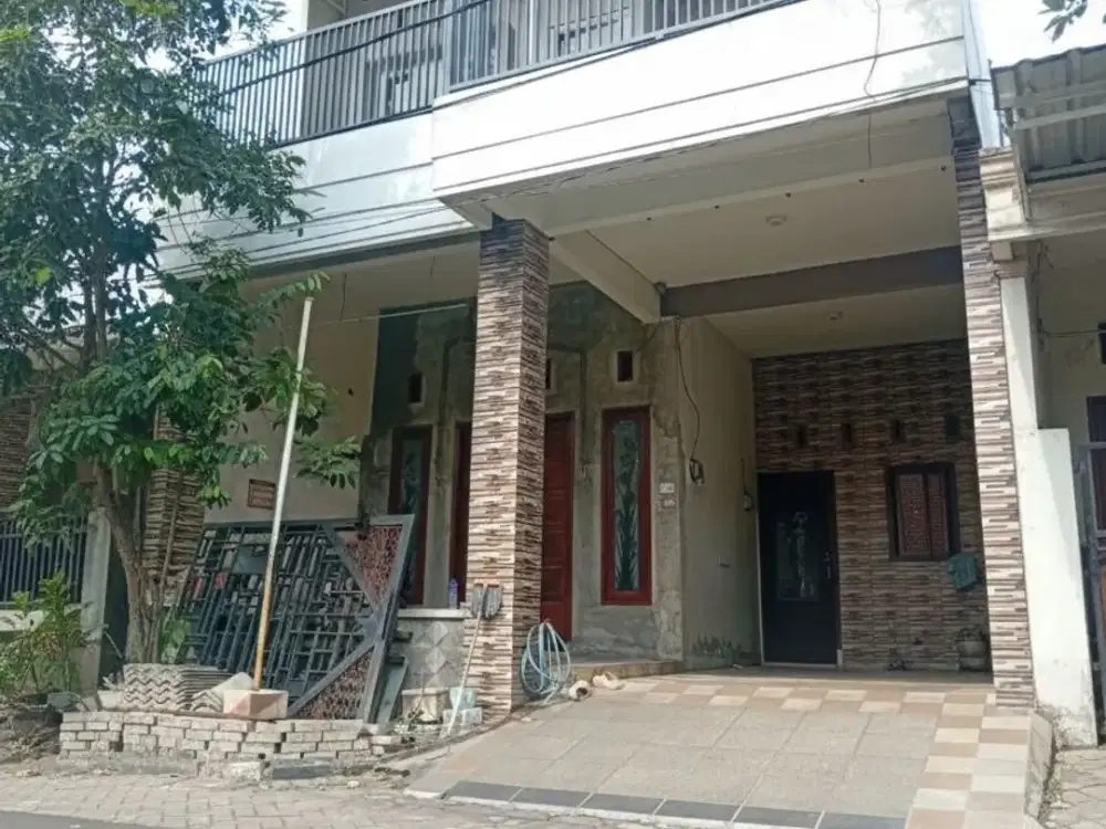 Rumah Griya Sepanjang Taman Sidoarjo One Gate Carport