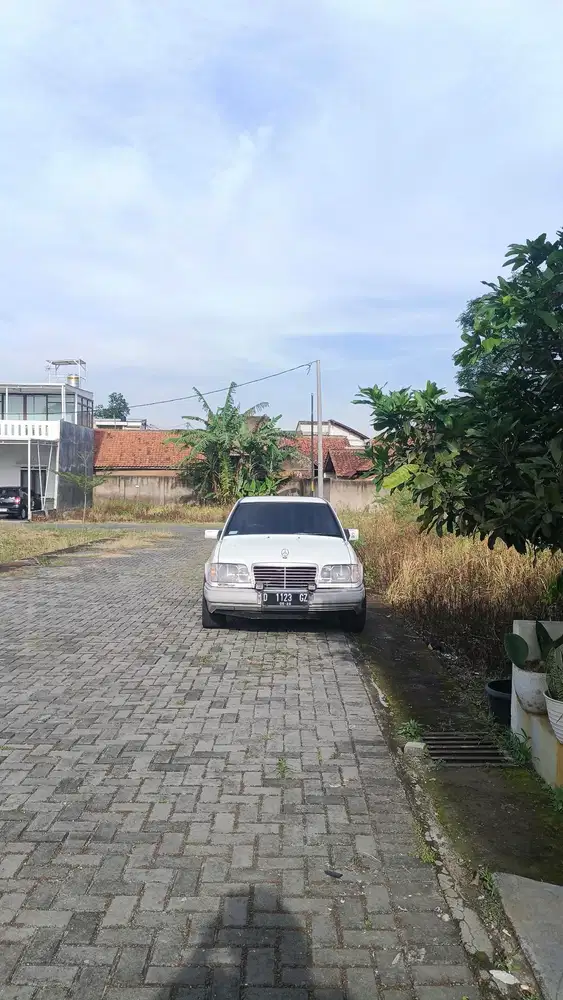 Mercedes-Benz E300 1989 Bensin