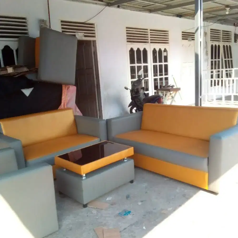 Bikin sofa baru atau servis