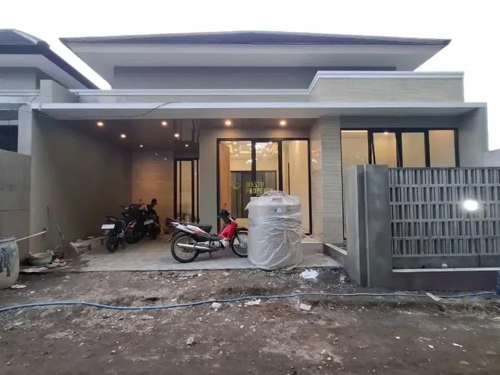 RUMAH BARU, MODERN, DEKAT JALAN ASPAL DI PURWOMARTANI, KALASAN