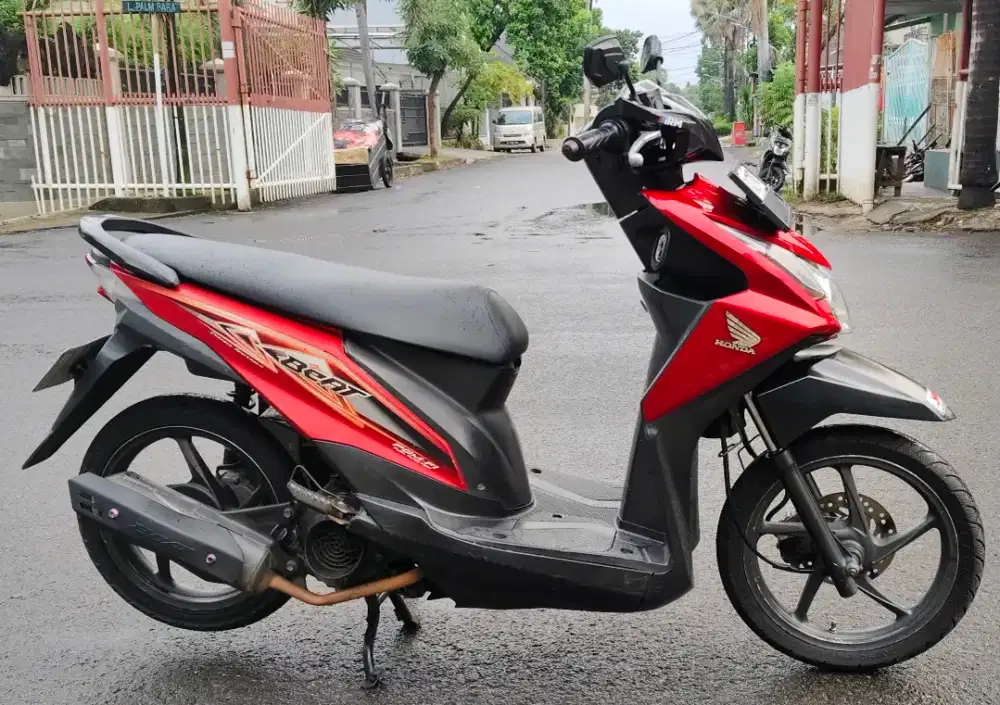 Honda beat fuel injection merah tahun 2013